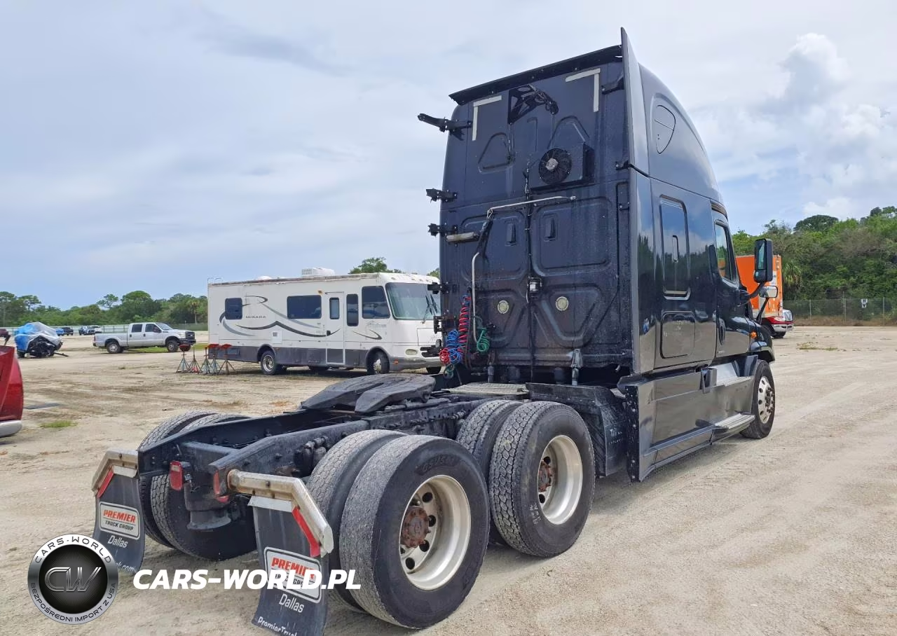 2015 Freightliner Cascadia Semi Truck VIN:3AKJGLD51FSJ3616 - 3