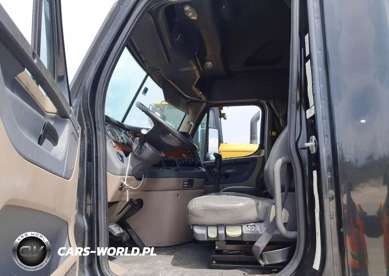 2015 Freightliner Cascadia Semi Truck VIN:3AKJGLD51FSJ3616 - 7