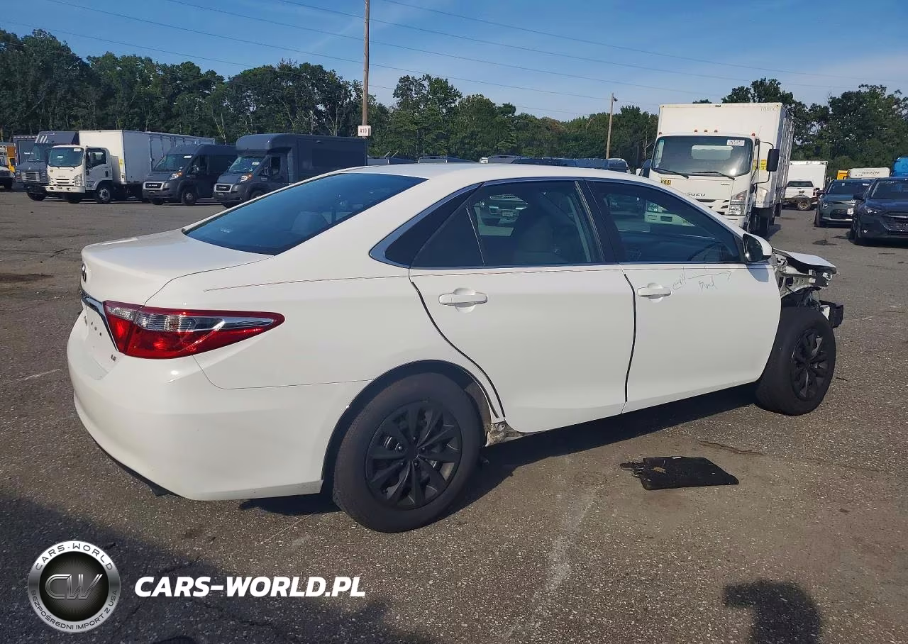 2017 Toyota Camry Le VIN:4T1BF1FK4HU307483 - 3
