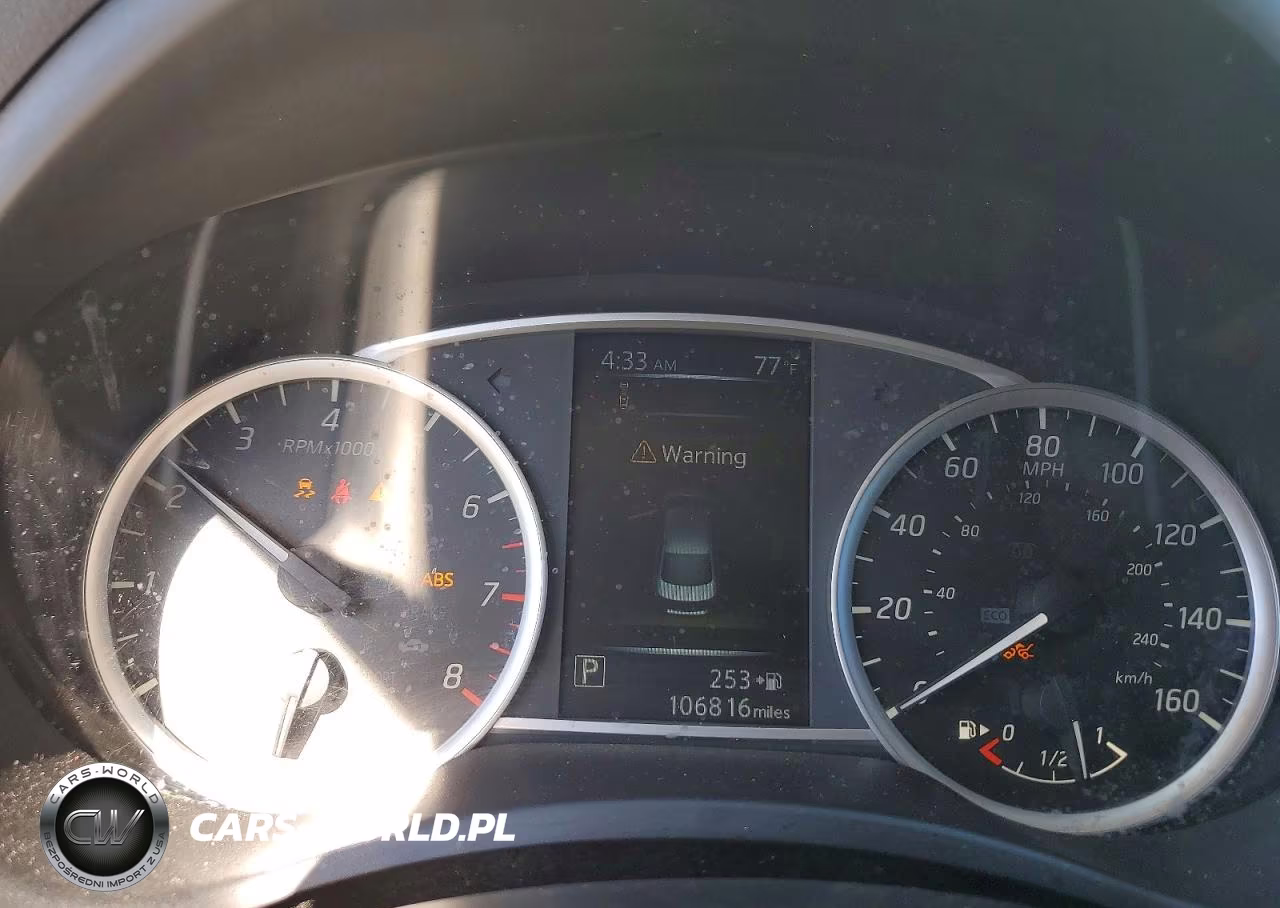 2018 Nissan Sentra S VIN:3N1AB7AP5JY209750 - 9