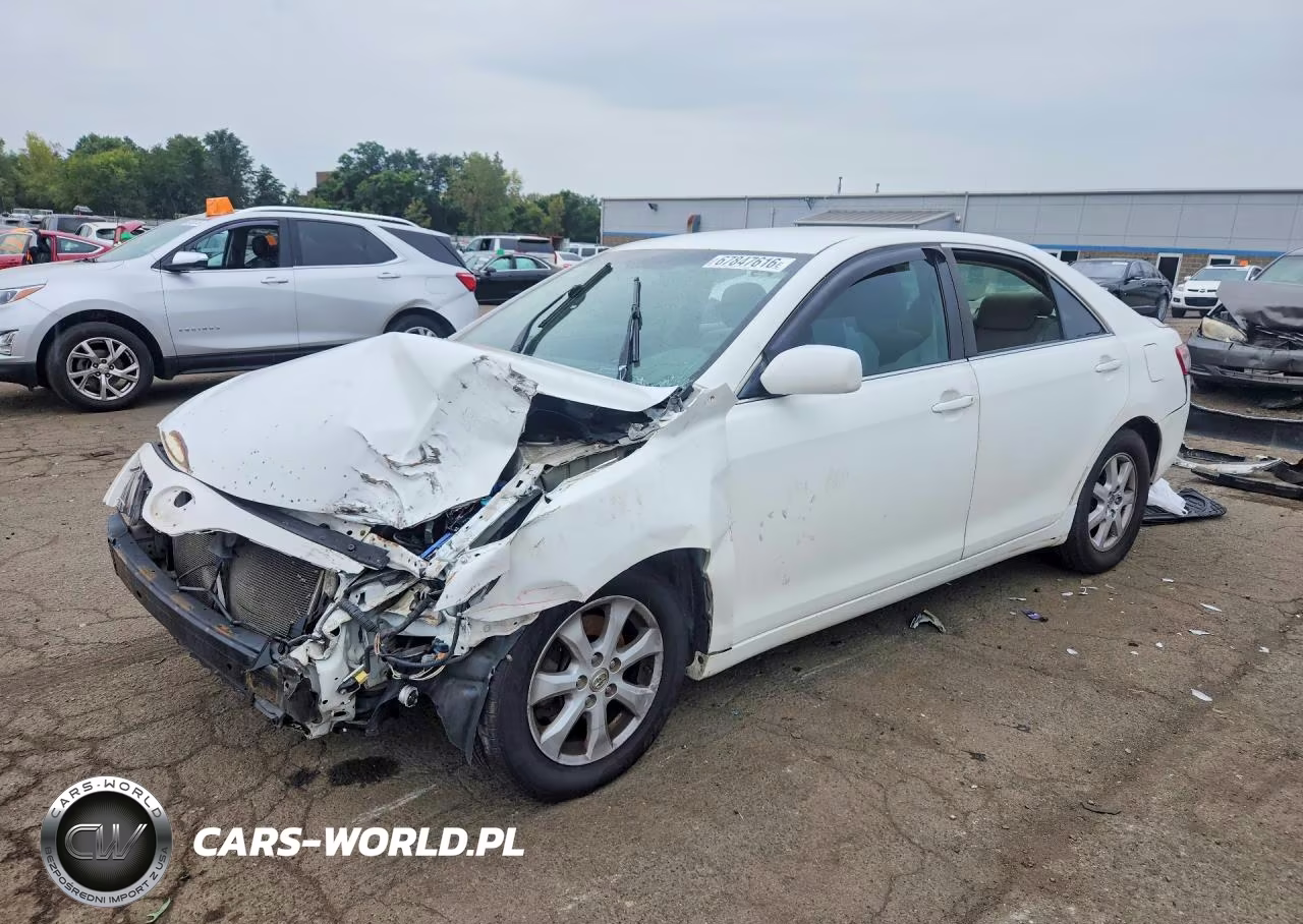 2011 Toyota Camry Le – zdjęcie 1 z 13