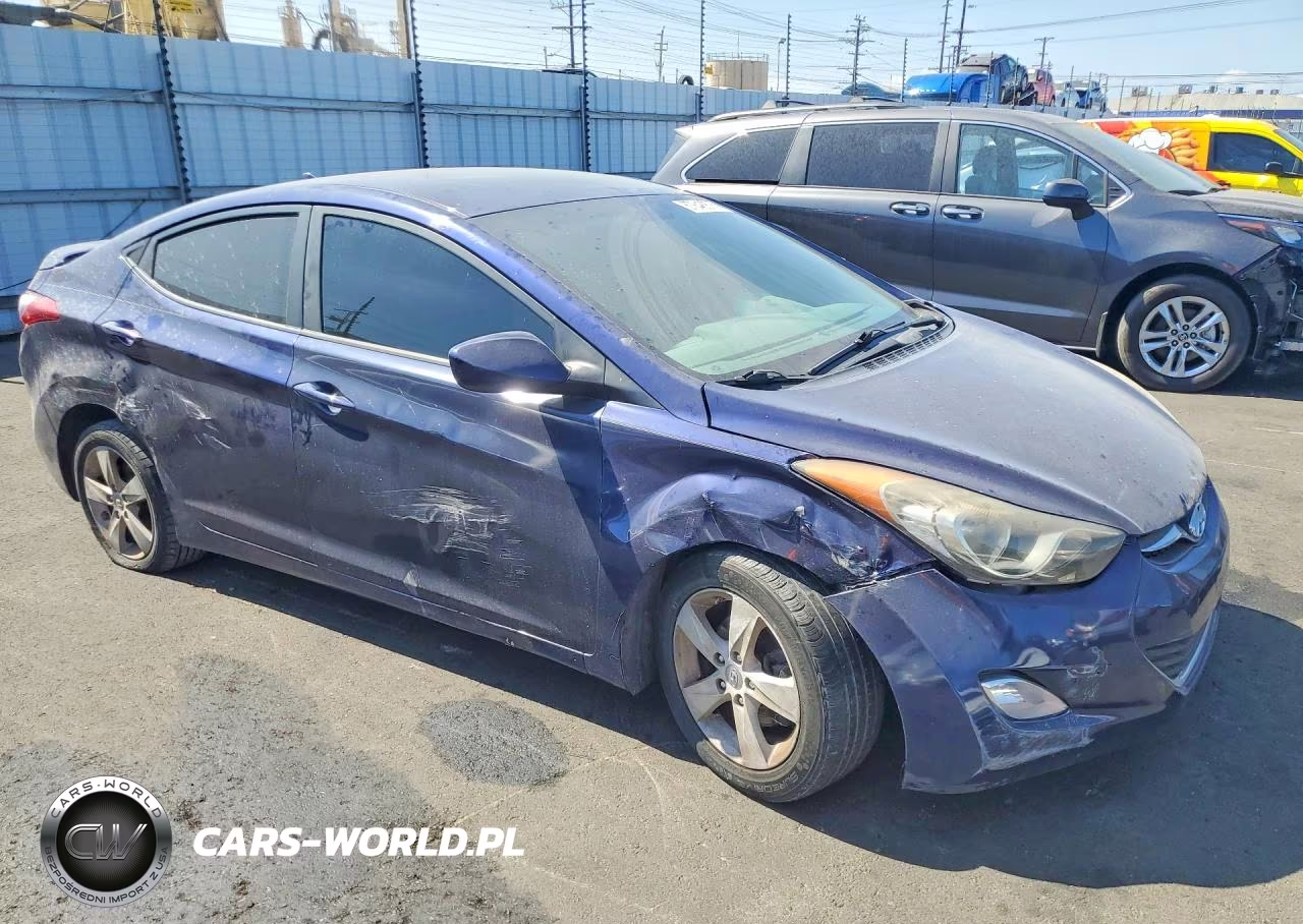 2013 Hyundai Elantra Gls VIN:5NPDH4AE2DH311076 - 4