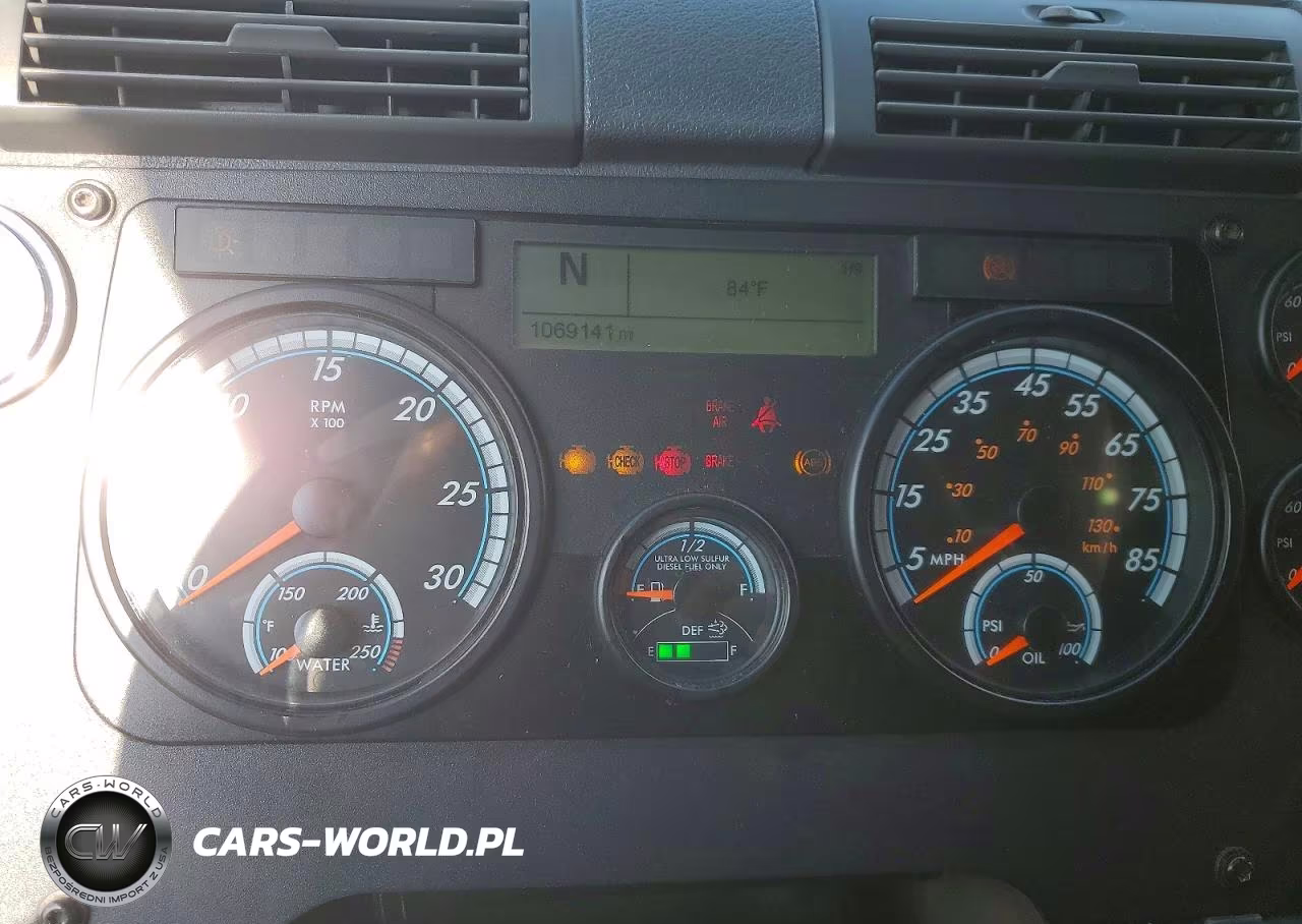 2016 Freightliner Cascadia 125 Semi Truck VIN:3AKJGLDR4GSGT9551 - 9