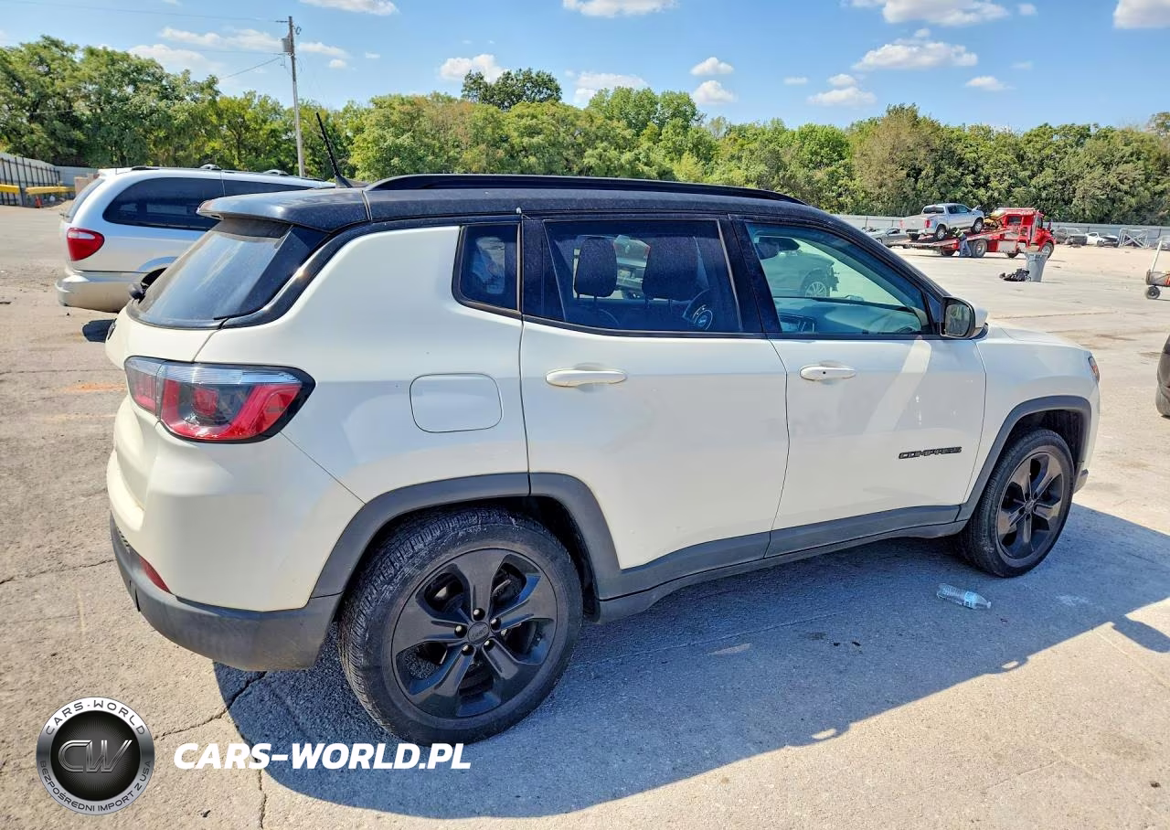 2018 Jeep Compass Latitude VIN:3C4NJCBB1JT300377 - 3