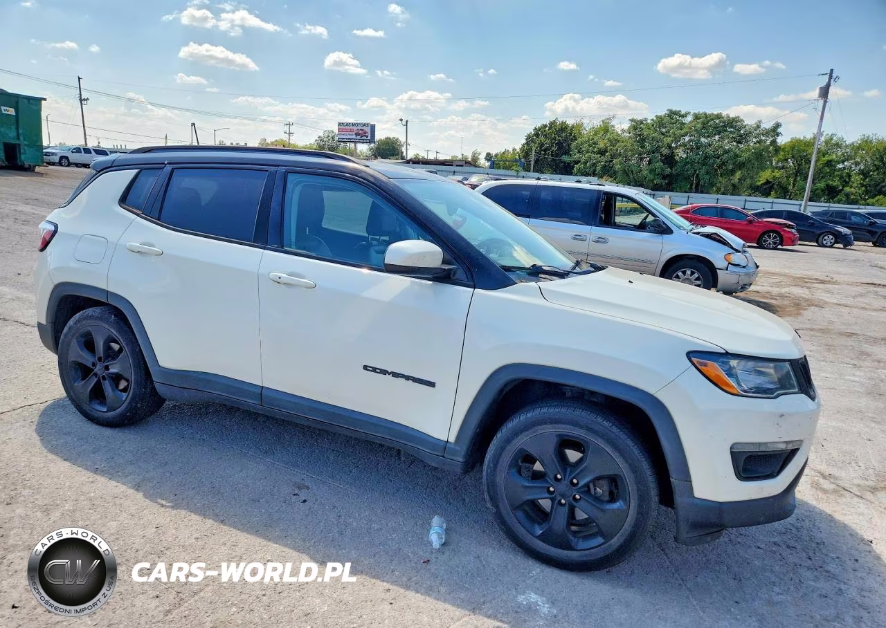 2018 Jeep Compass Latitude VIN:3C4NJCBB1JT300377 - 4