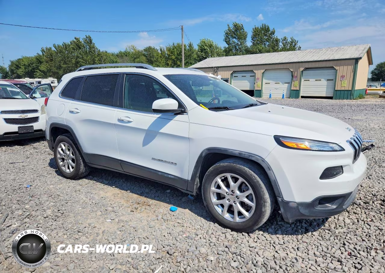 2018 Jeep Cherokee Latitude Plus VIN:1C4PJLLX2JD525089 - 4