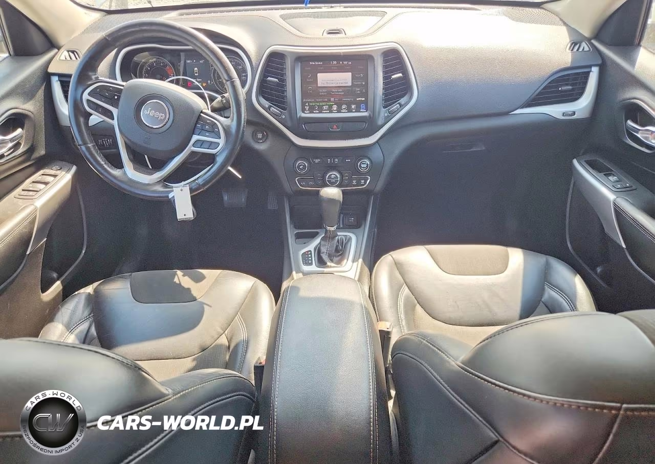 2018 Jeep Cherokee Latitude Plus VIN:1C4PJLLX2JD525089 - 8