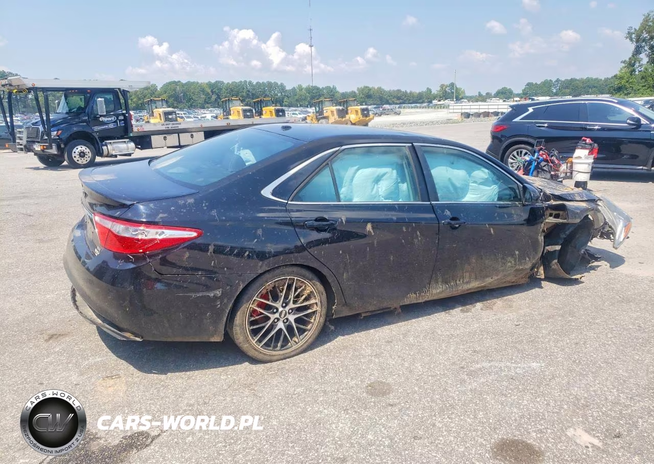 2015 Toyota Camry Xse VIN:4T1BF1FK1FU474963 - 3