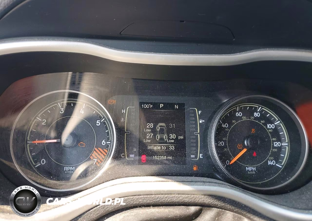 2015 Jeep Cherokee Latitude VIN:1C4PJLCB1FW616984 - 9