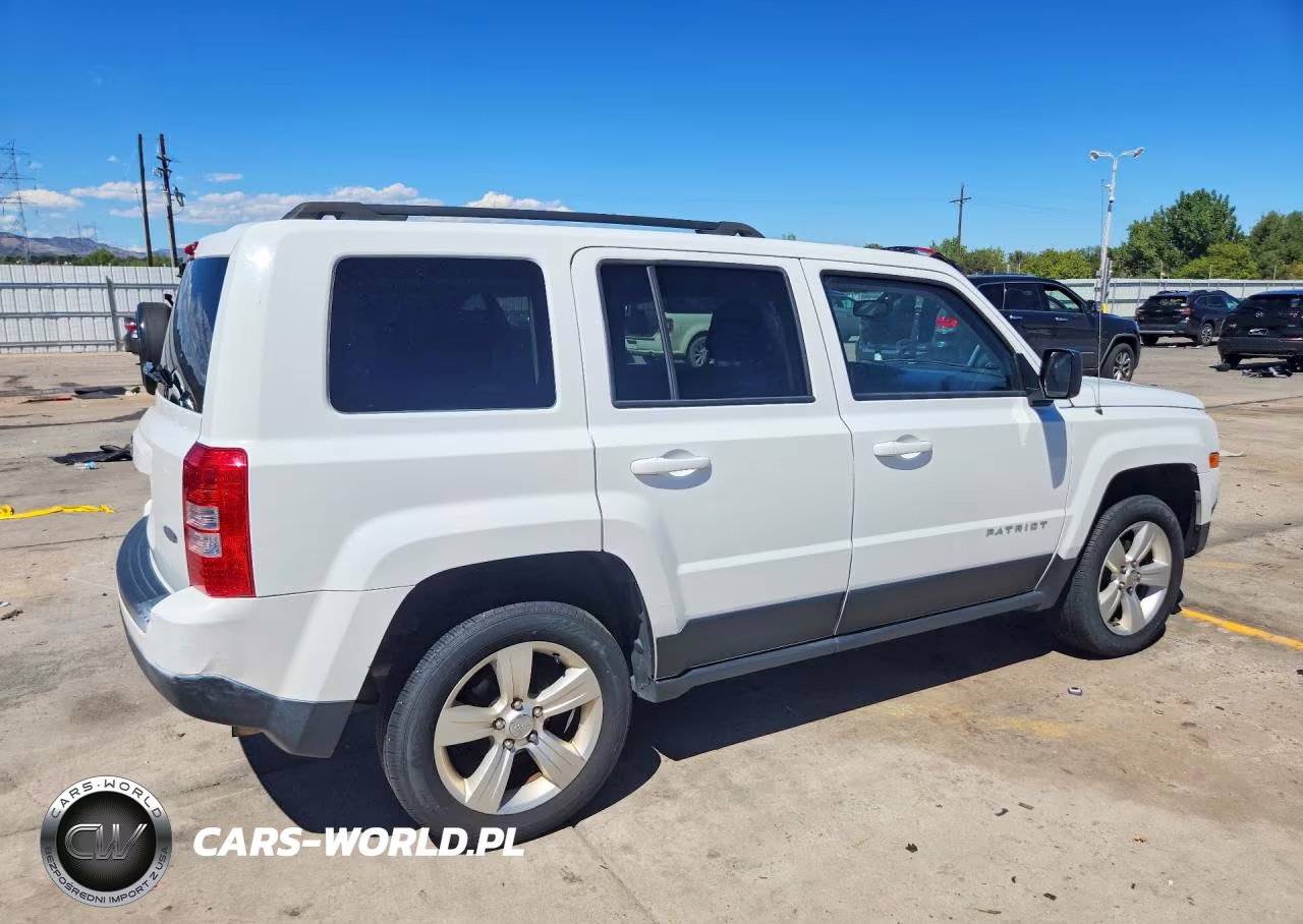 2015 Jeep Patriot Latitude VIN:1C4NJRFB3FD324559 - 3