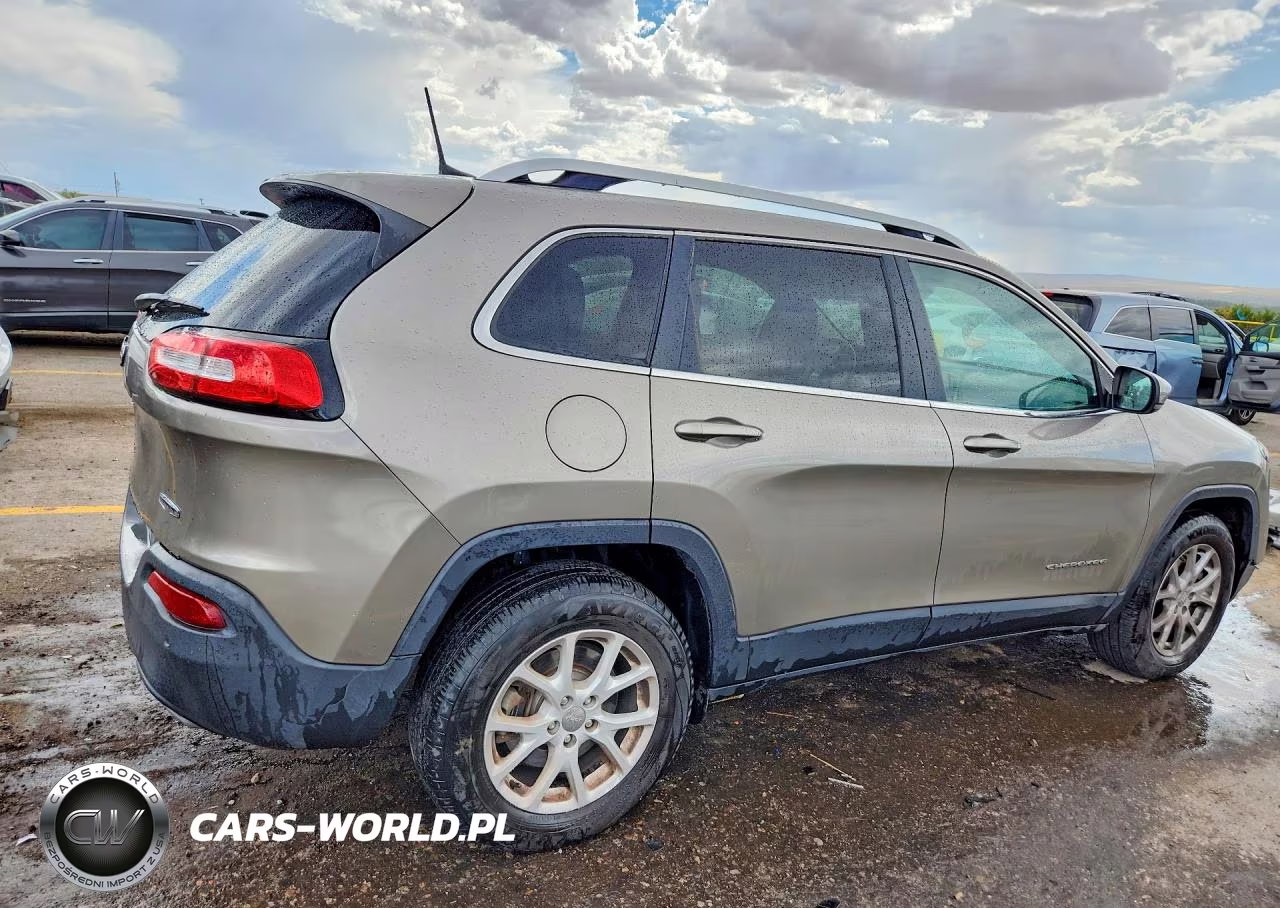 2017 Jeep Cherokee Latitude VIN:1C4PJMCS2HW596754 - 3