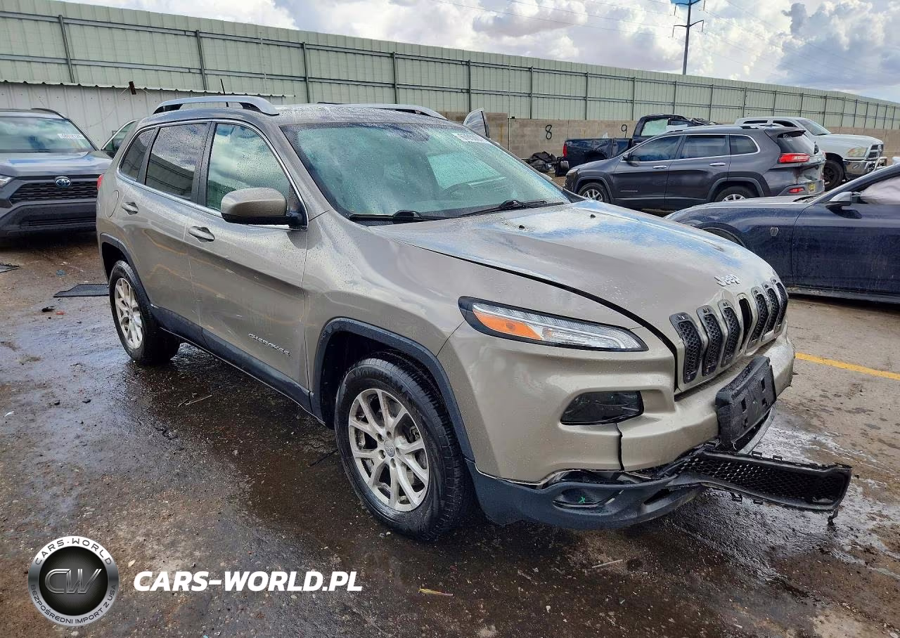 2017 Jeep Cherokee Latitude VIN:1C4PJMCS2HW596754 - 4