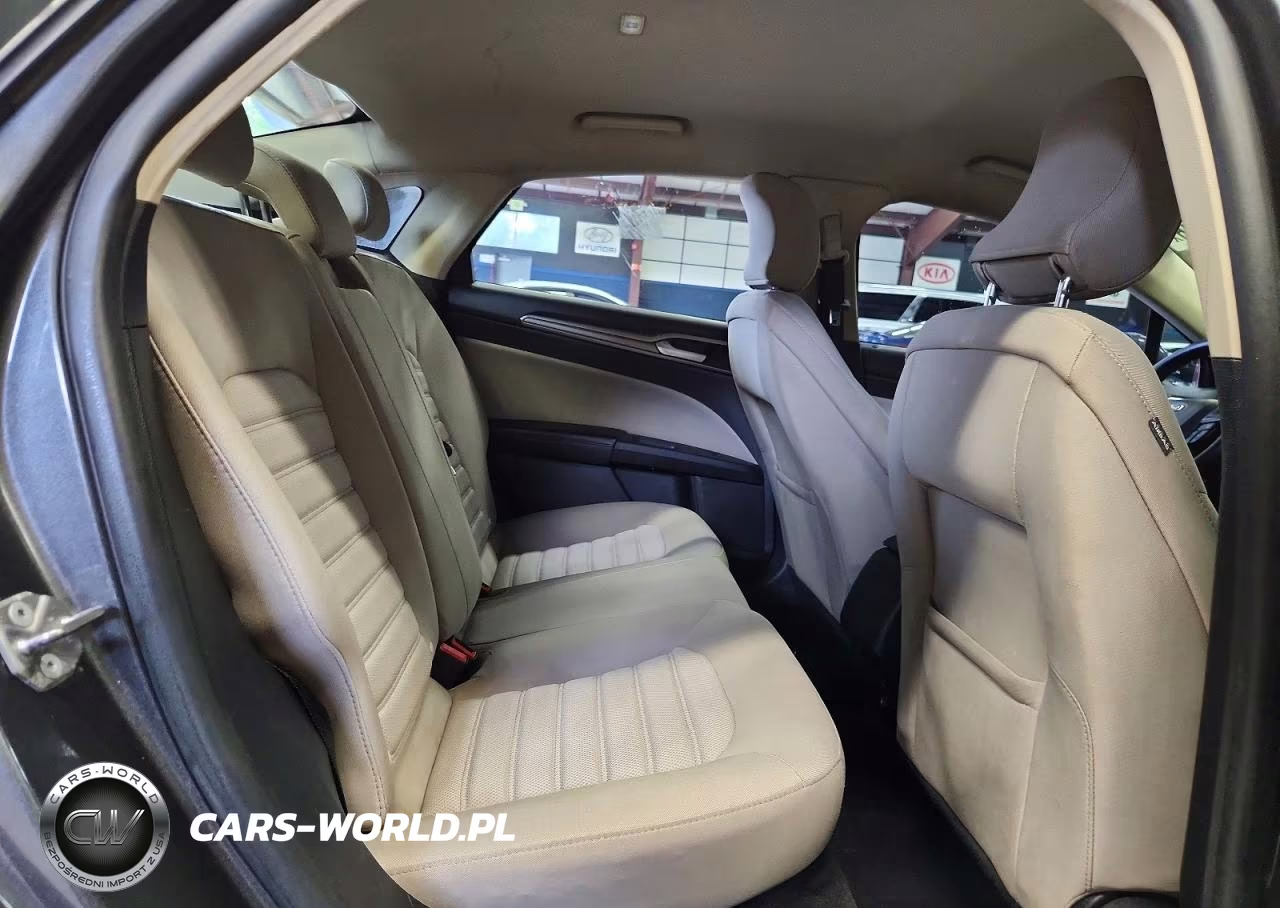2018 Ford Fusion S VIN:3FA6P0G75JR227006 - 10