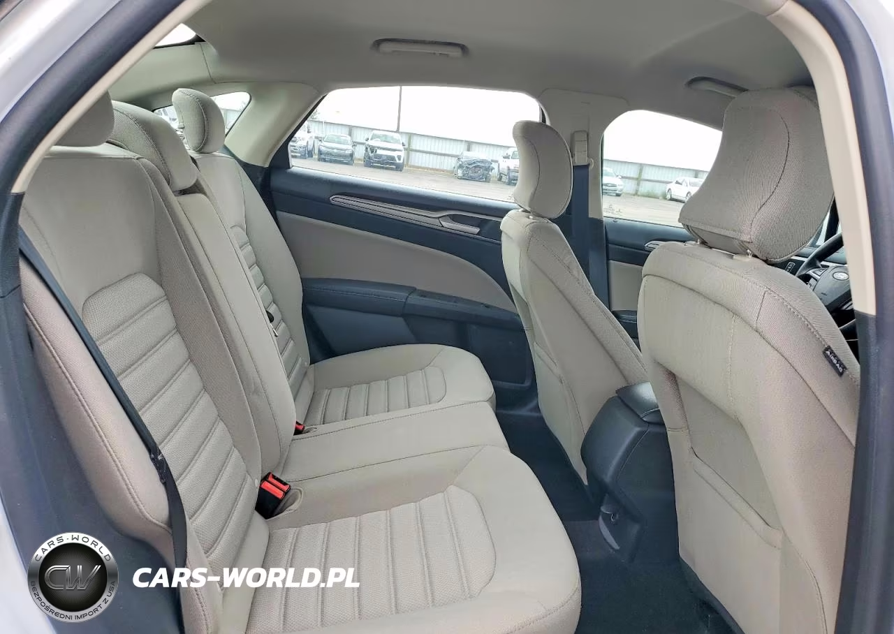 2018 Ford Fusion S VIN:3FA6P0G77JR253865 - 10