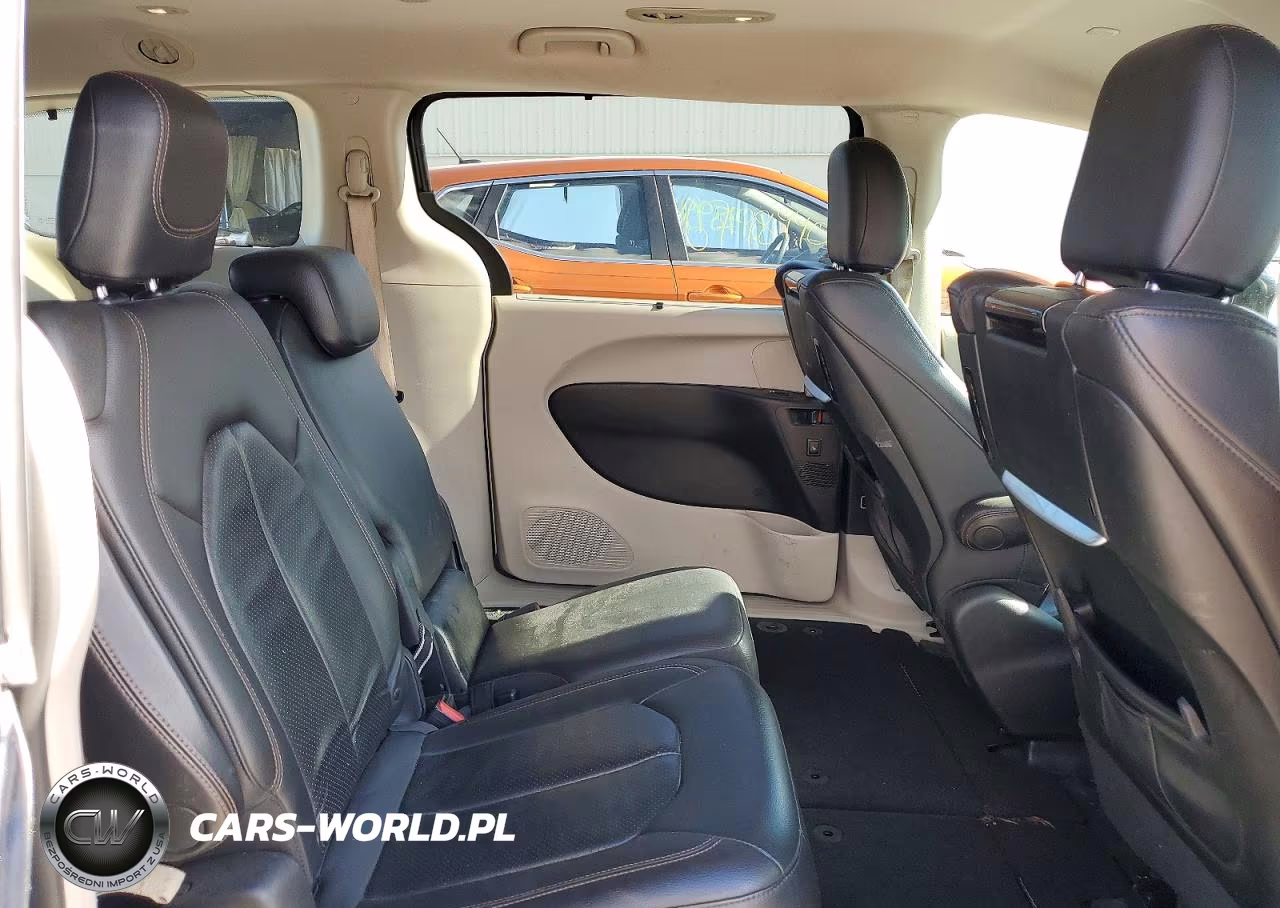 2018 Chrysler Pacifica Touring L Plus VIN:2C4RC1EG7JR227560 - 11