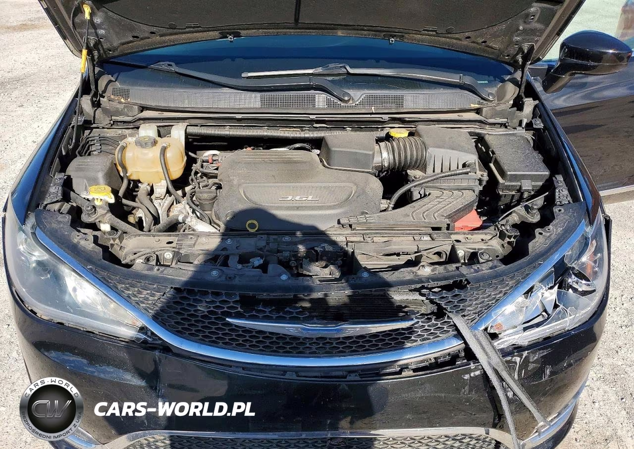 2018 Chrysler Pacifica Touring L Plus VIN:2C4RC1EG7JR227560 - 12