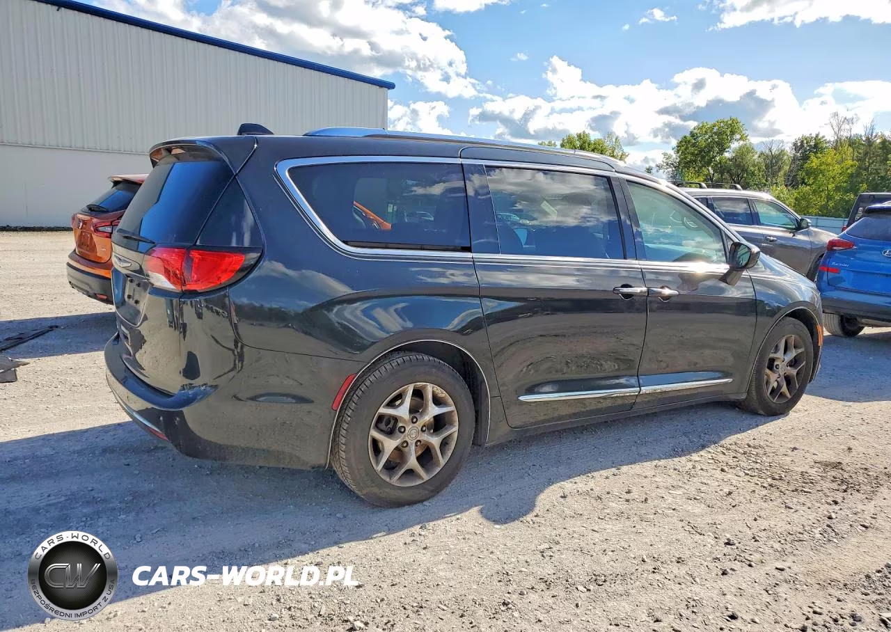 2018 Chrysler Pacifica Touring L Plus VIN:2C4RC1EG7JR227560 - 3