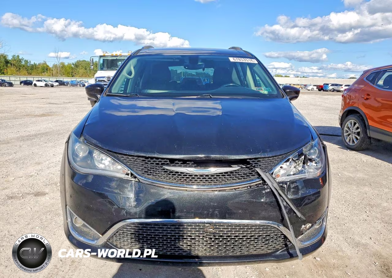 2018 Chrysler Pacifica Touring L Plus VIN:2C4RC1EG7JR227560 - 5