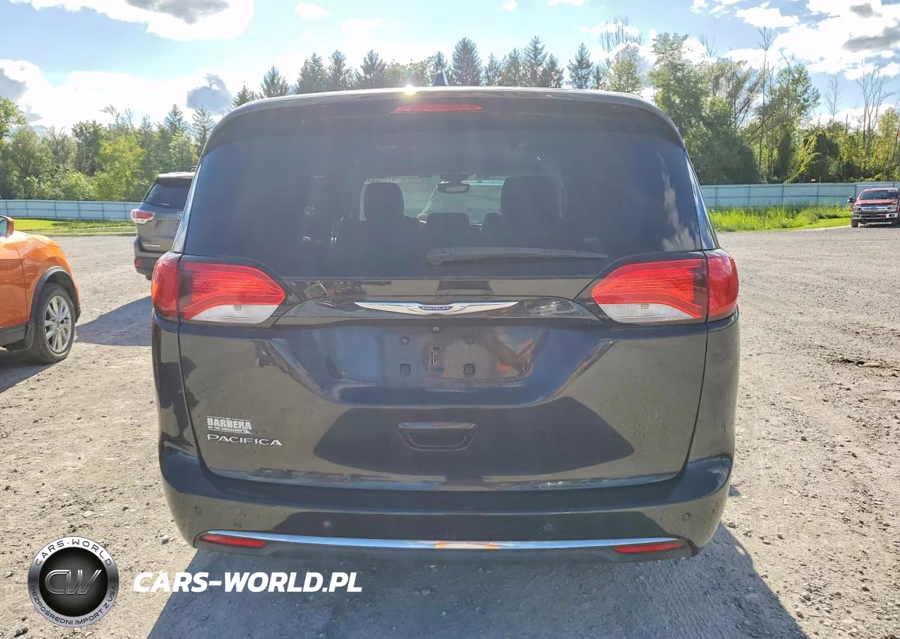 2018 Chrysler Pacifica Touring L Plus VIN:2C4RC1EG7JR227560 - 6