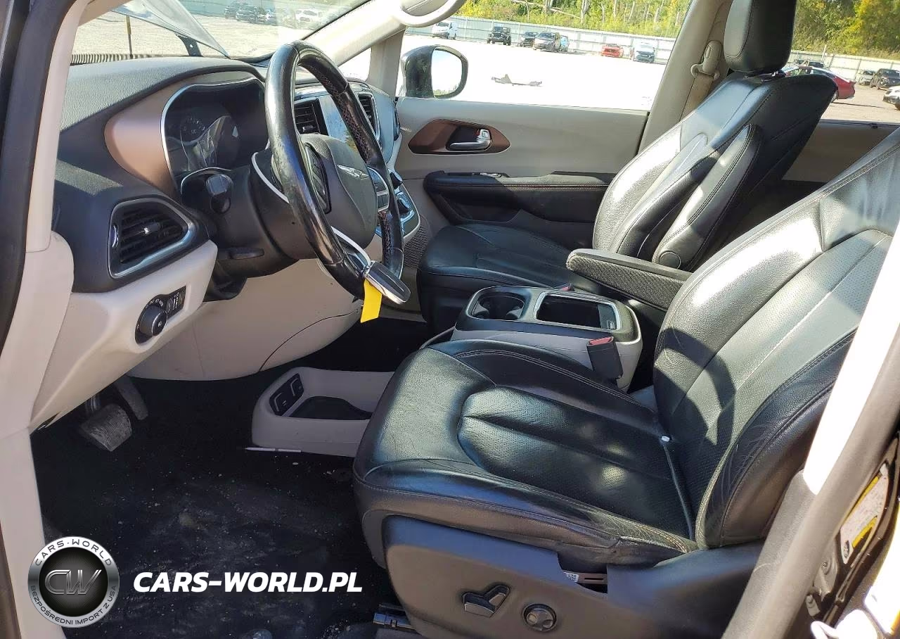 2018 Chrysler Pacifica Touring L Plus VIN:2C4RC1EG7JR227560 - 7