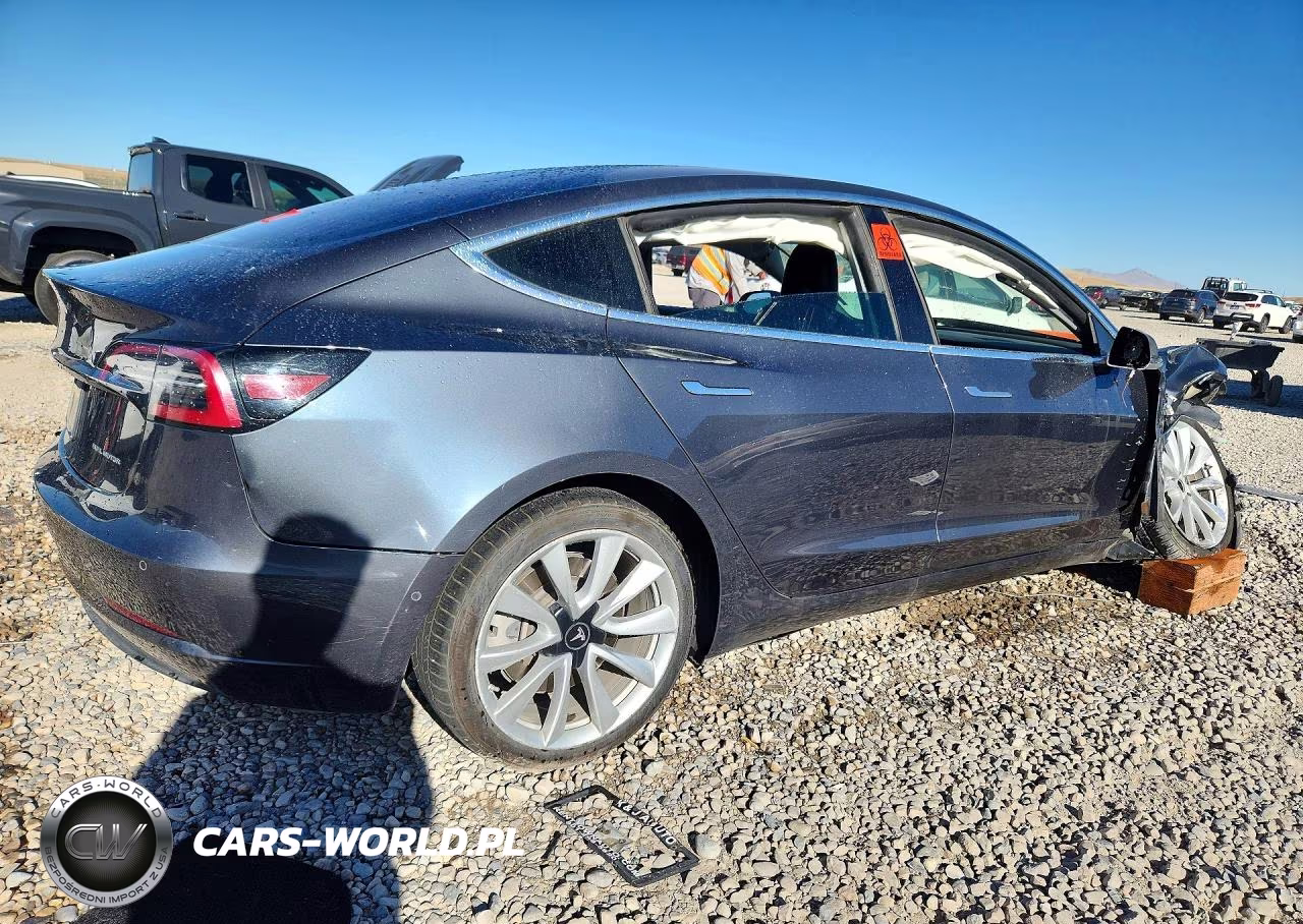 2019 Tesla Model 3 VIN:5YJ3E1EB8KF453673 - 3