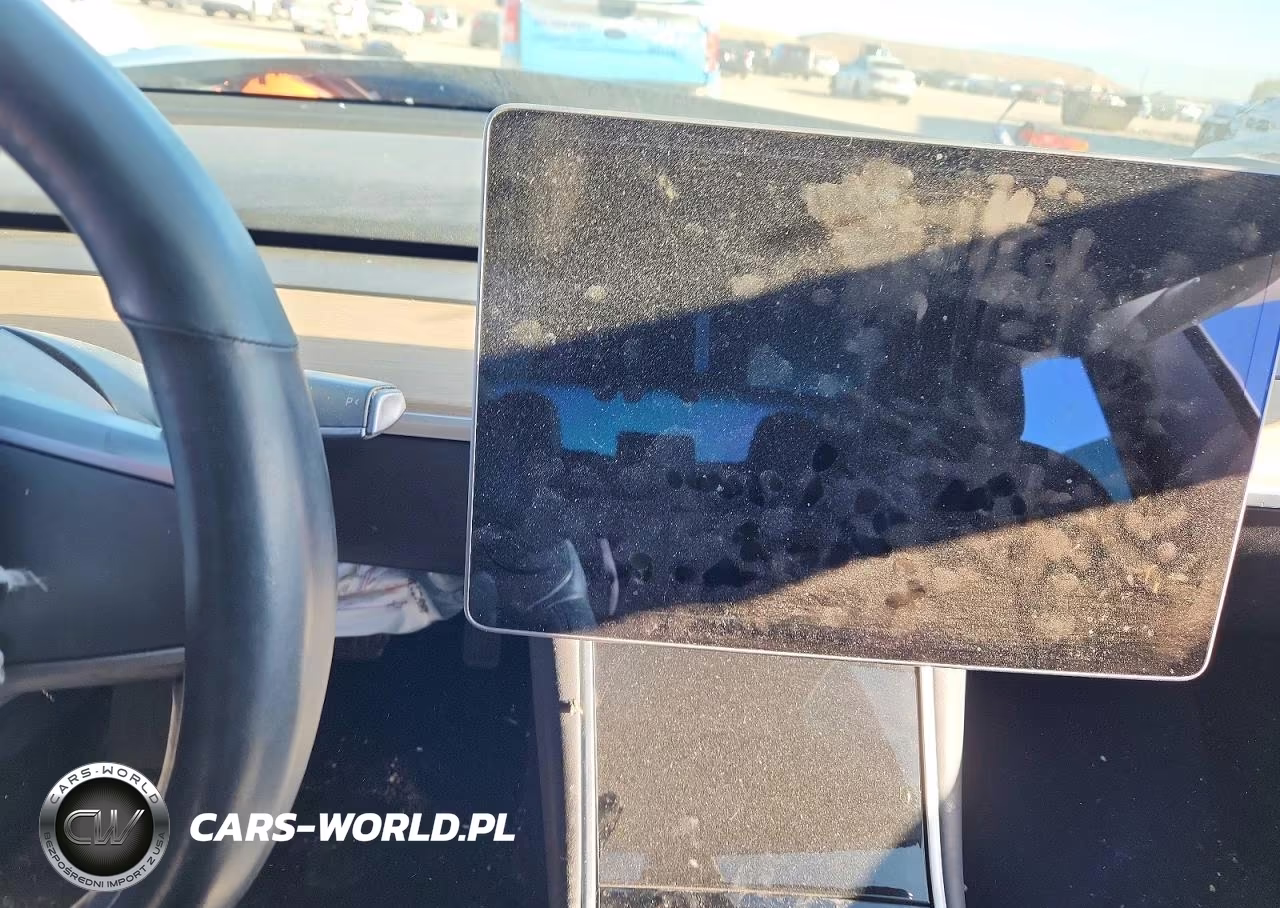 2019 Tesla Model 3 VIN:5YJ3E1EB8KF453673 - 9
