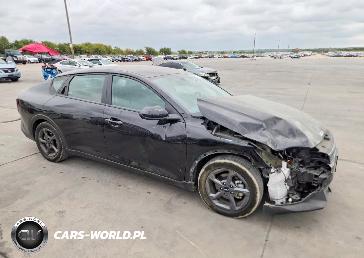 2025 Kia K4 Lxs VIN:3KPFT4DE5SE035710 - 4