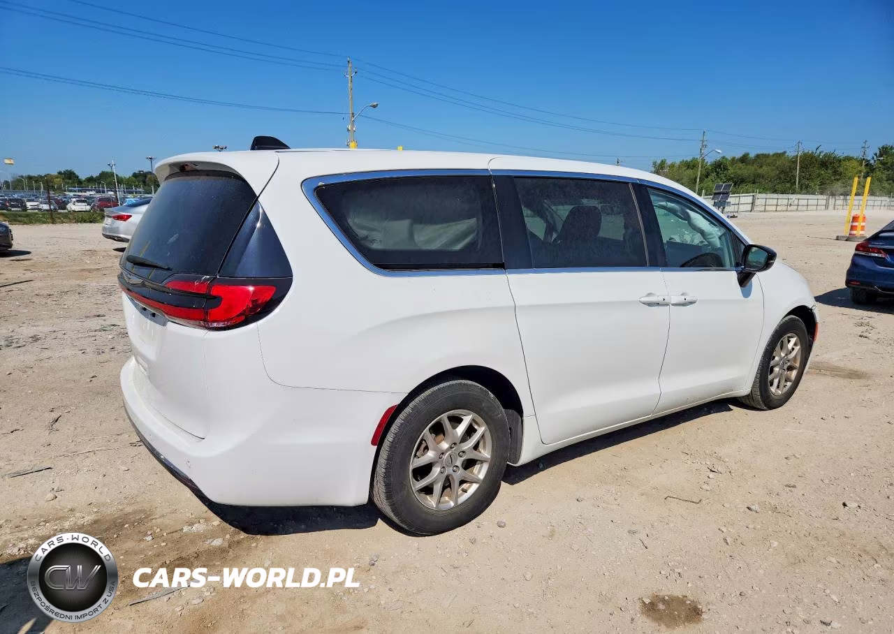 2024 Chrysler Pacifica Touring L VIN:2C4RC1BG9RR140467 - 3