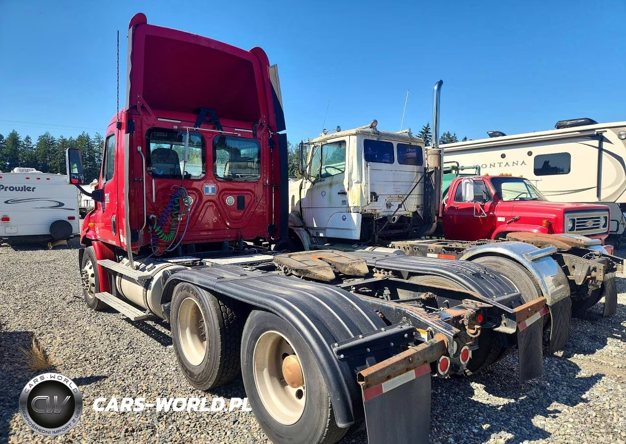 2014 Freightliner Cascadia Semi Truck VIN:3AKJGBDV8ESBY6698 - 2