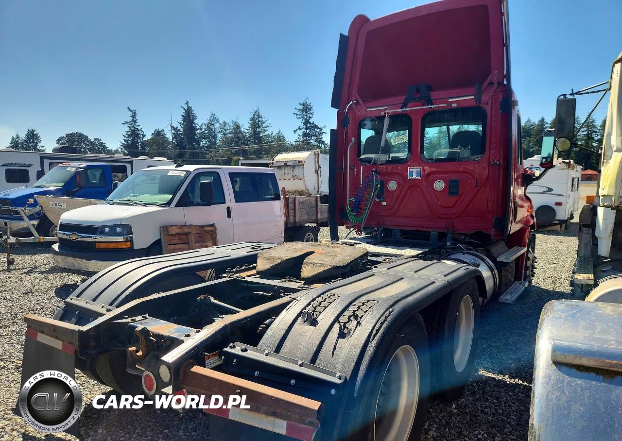 2014 Freightliner Cascadia Semi Truck VIN:3AKJGBDV8ESBY6698 - 3
