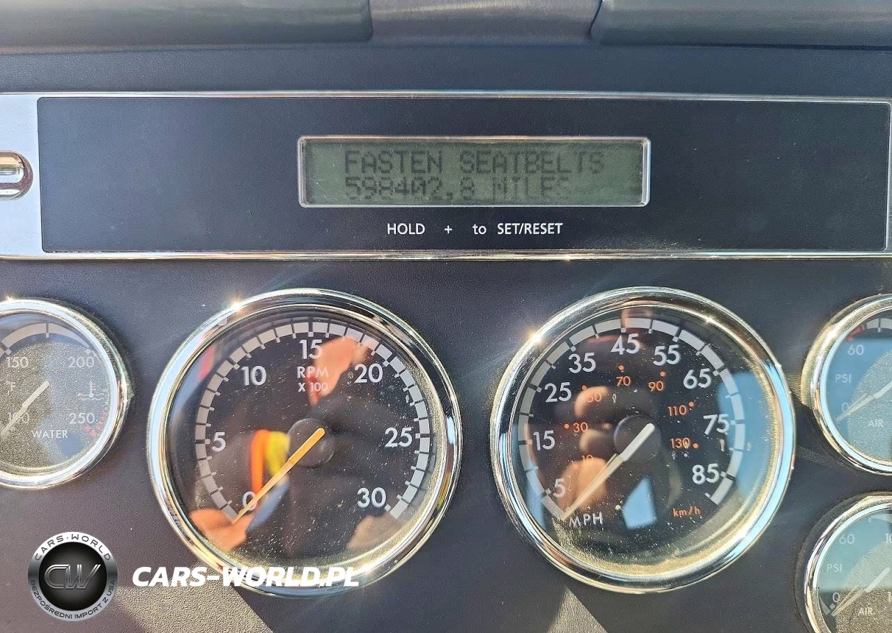 2014 Freightliner Cascadia Semi Truck VIN:3AKJGBDV8ESBY6698 - 9