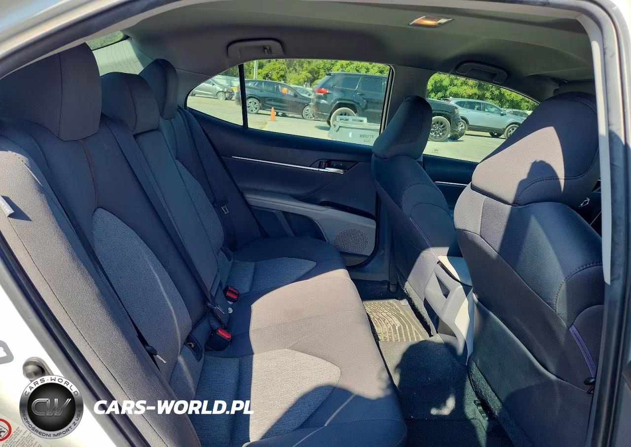 2018 Toyota Camry Le VIN:JTNB11HKXJ3004943 - 10