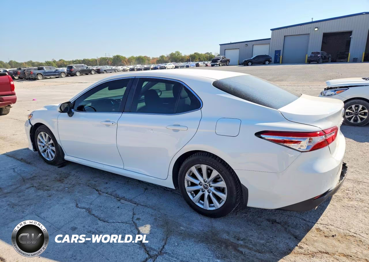 2018 Toyota Camry Le VIN:JTNB11HKXJ3004943 - 2