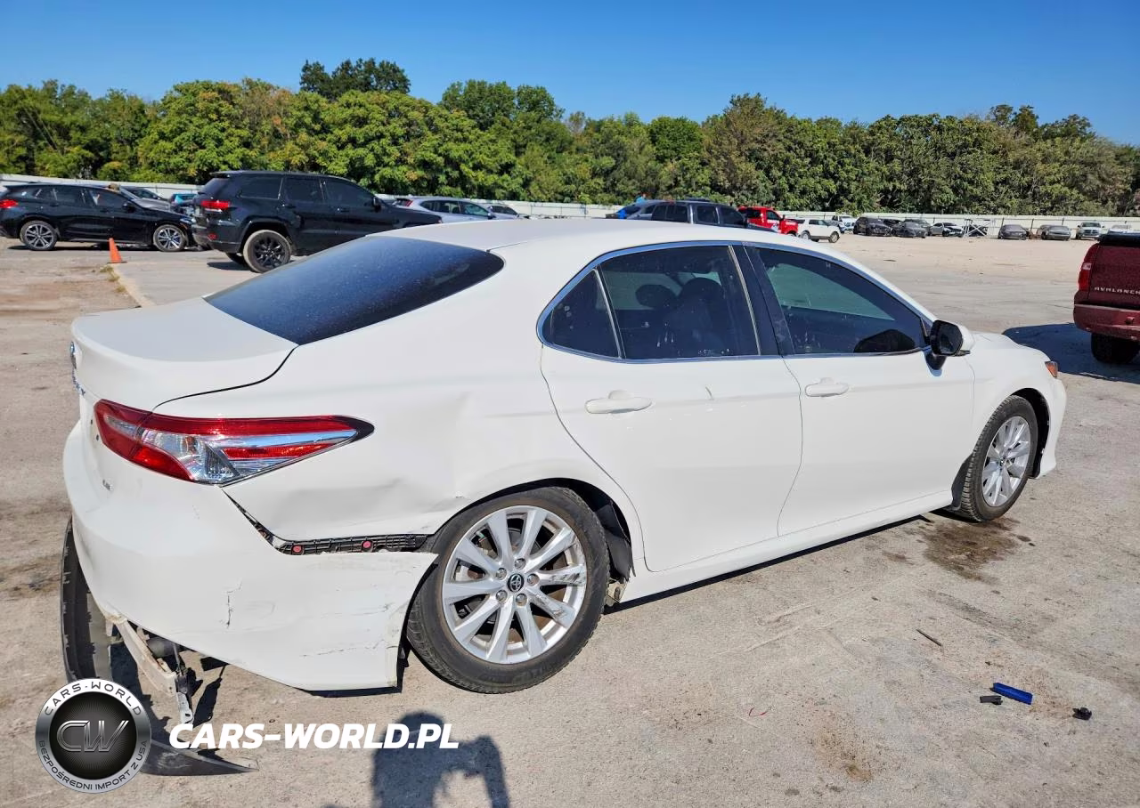 2018 Toyota Camry Le VIN:JTNB11HKXJ3004943 - 3
