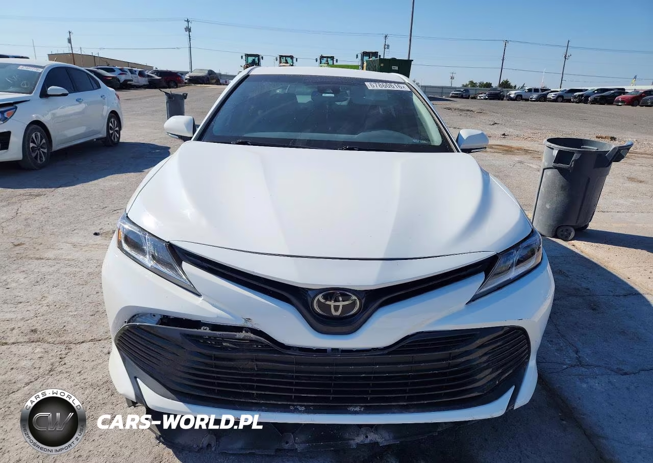 2018 Toyota Camry Le VIN:JTNB11HKXJ3004943 - 5