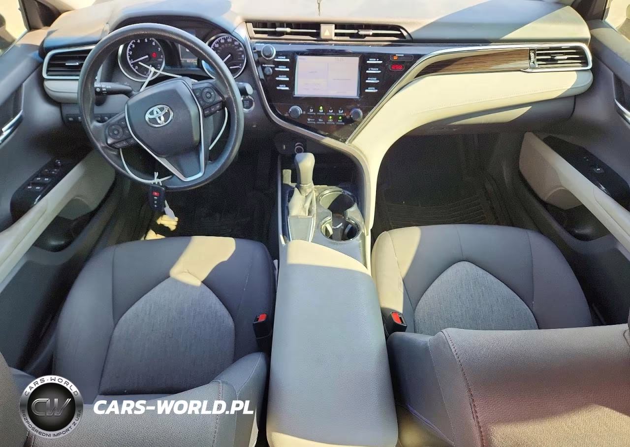 2018 Toyota Camry Le VIN:JTNB11HKXJ3004943 - 8