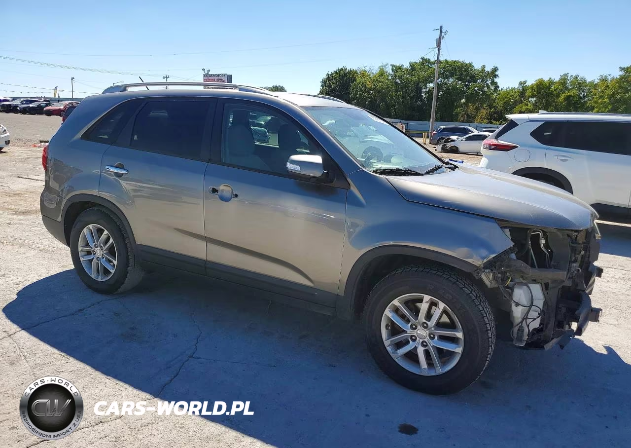 2015 Kia Sorento Lx VIN:5XYKT4A72FG635596 - 4