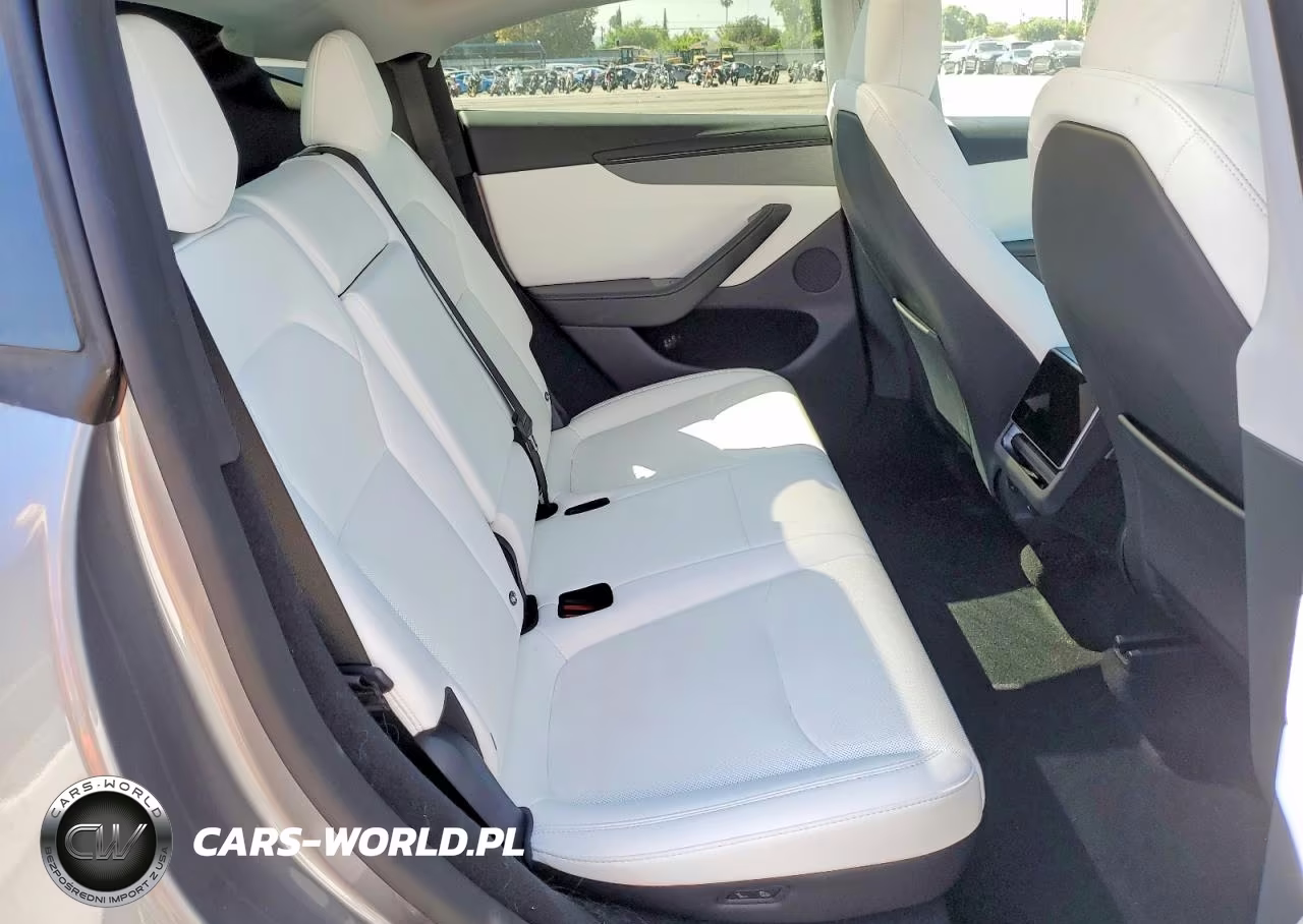 2026 Tesla Model Y VIN:7SAYGDEE9TF336586 - 10
