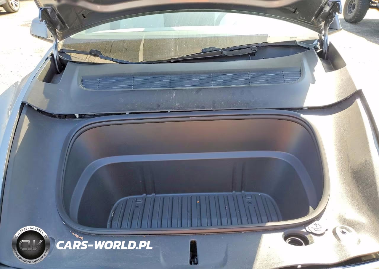 2026 Tesla Model Y VIN:7SAYGDEE9TF336586 - 11