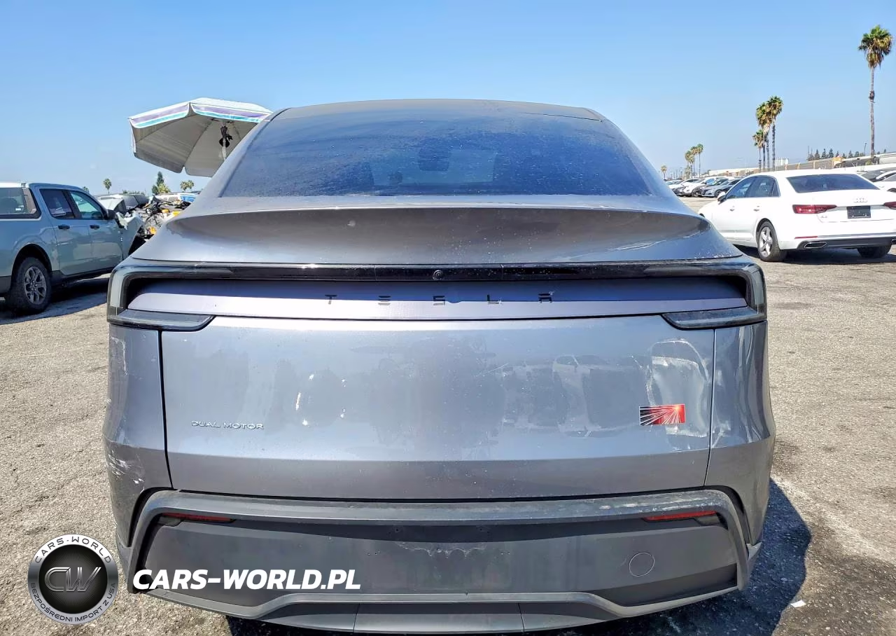 2026 Tesla Model Y VIN:7SAYGDEE9TF336586 - 6