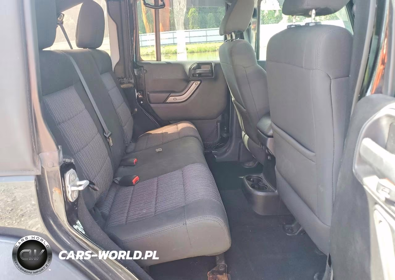 2015 Jeep Wrangler Unlimited Sport VIN:1C4HJWDGXFL648480 - 11