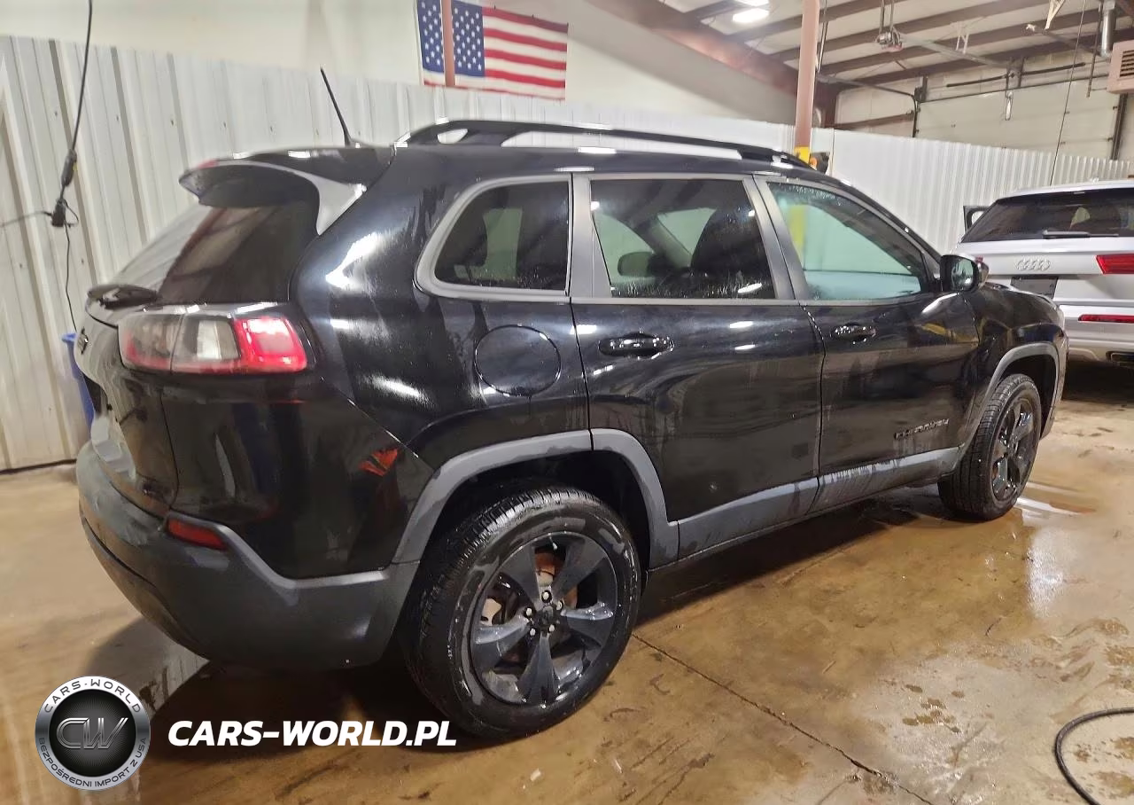 2020 Jeep Cherokee Latitude Plus VIN:1C4PJMLB3LD575870 - 3