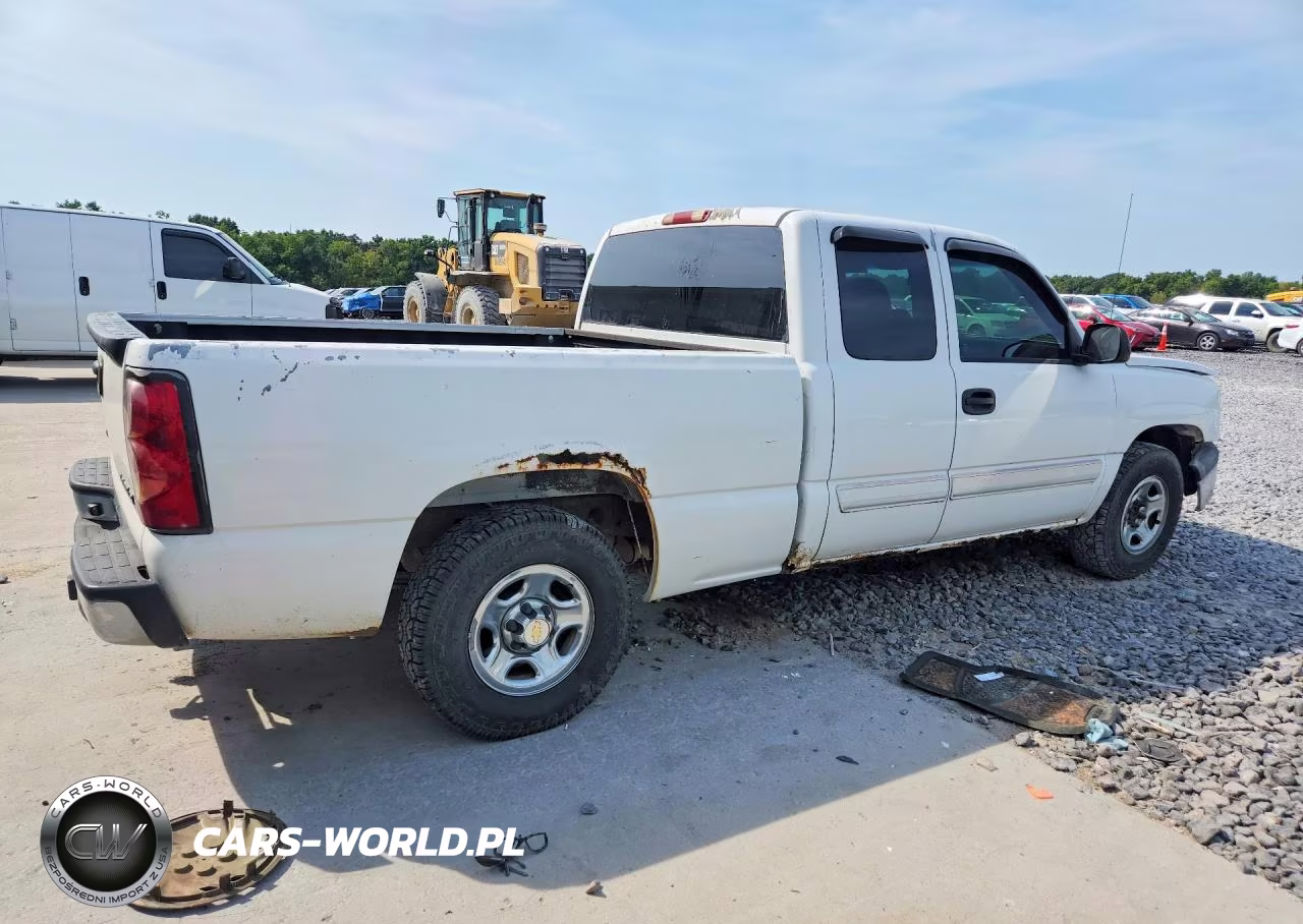 2004 Chevrolet Silverado C1500 VIN:2GCEC19V041195707 - 3