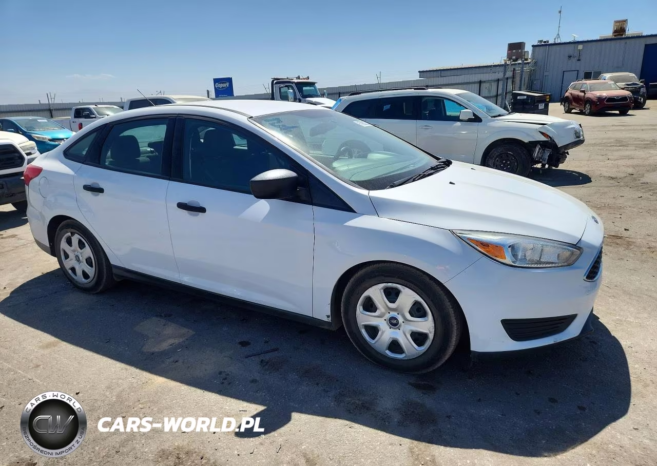 2016 Ford Focus S VIN:1FADP3E26GL216099 - 4