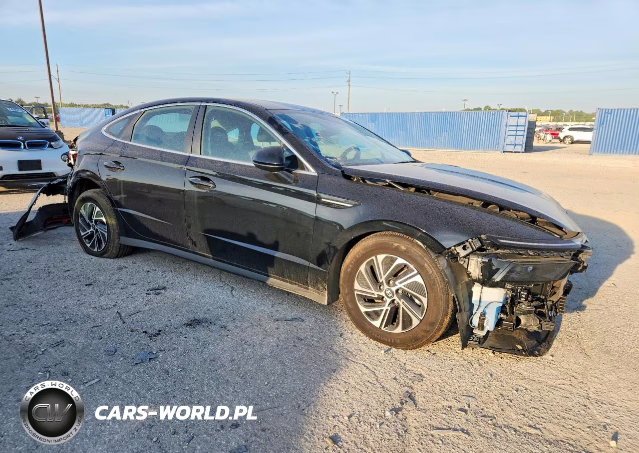 2026 Hyundai Sonata Hybrid Blue VIN:KMHL24JJ1TA166785 - 4