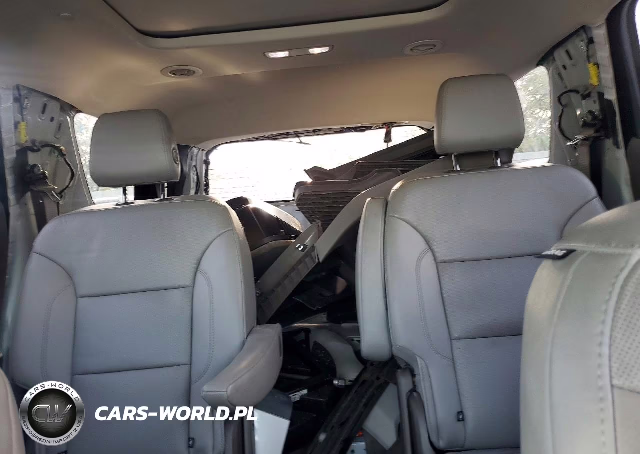 2018 Chevrolet Traverse Premier VIN:1GNERKKW7JJ222160 - 10