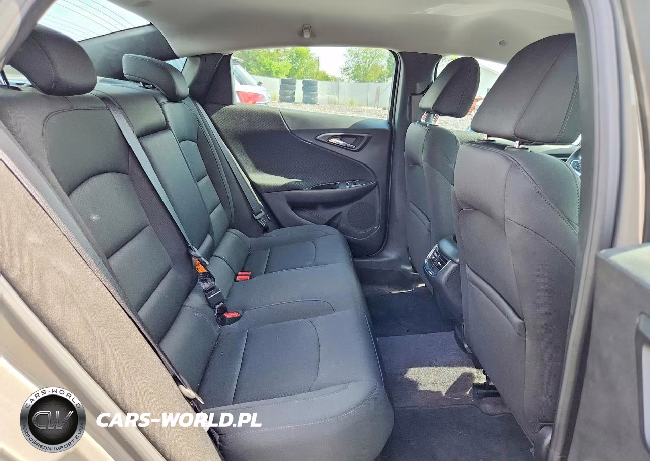 2017 Chevrolet Malibu Lt VIN:1G1ZE5STXHF124551 - 10