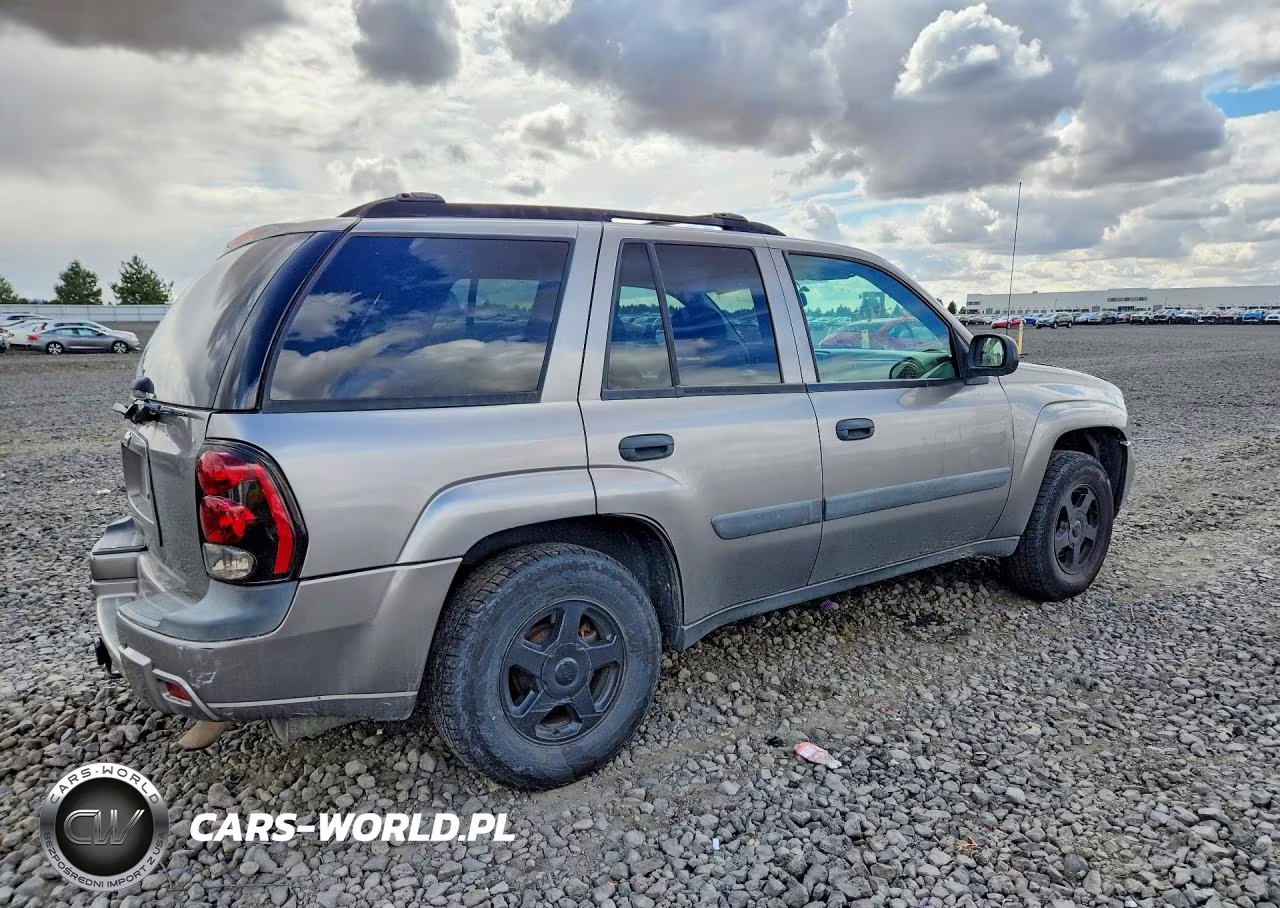 2005 Chevrolet Trailblazer Ls VIN:1GNDT13S052303228 - 3
