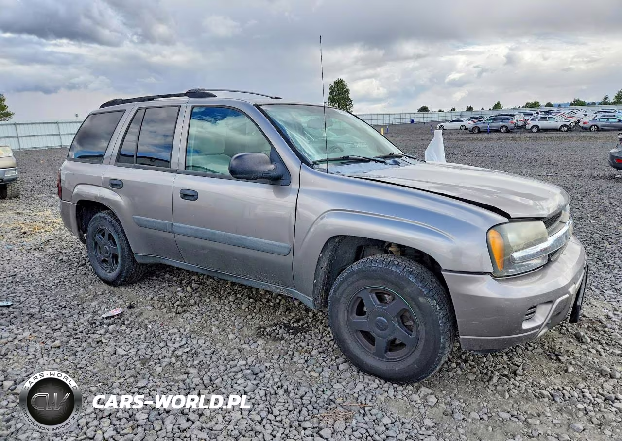 2005 Chevrolet Trailblazer Ls VIN:1GNDT13S052303228 - 4