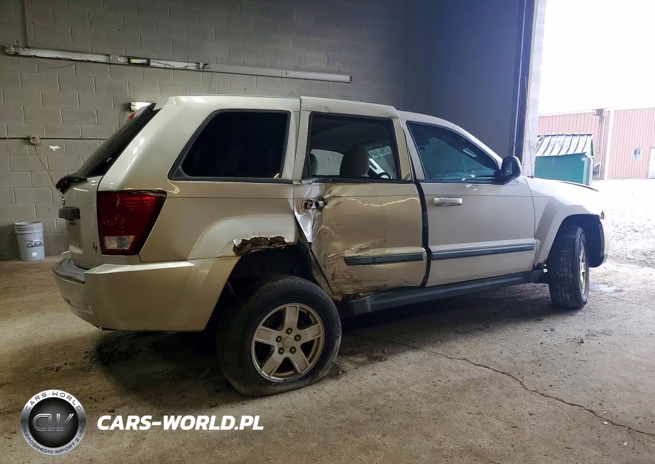 2007 Jeep Grand Cherokee Laredo VIN:1J8GR48K67C665973 - 3